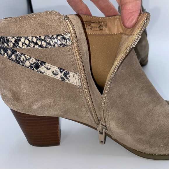 Vionic Upton Tan Suede Zip Ankle Boots Sz 8.5 Snakeskin Buckle Strap 3” Heel - Picture 9 of 11